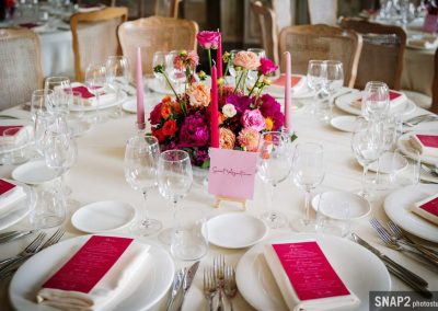 Allestimento tavoli_5_Nozze a Luglio_Fucsia, arancio e viva magenta_Antonella Amato Wedding Planner